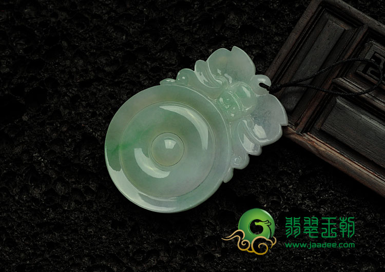 糯冰种晴水缅甸翡翠福在眼前挂件