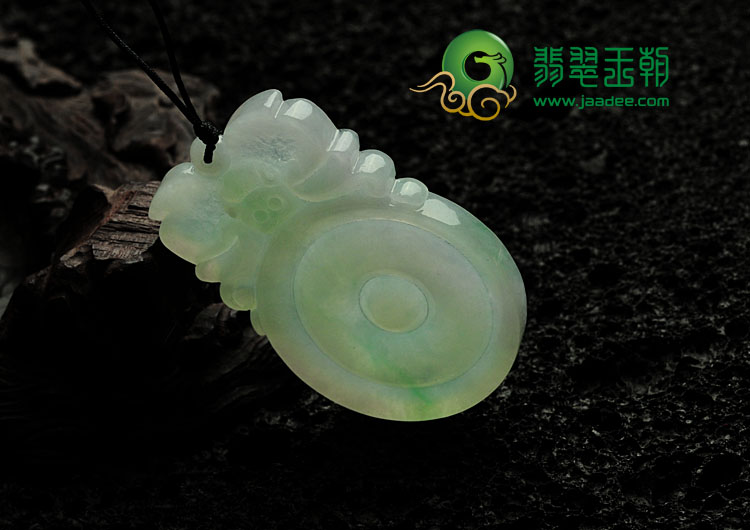 糯冰种晴水缅甸翡翠福在眼前挂件