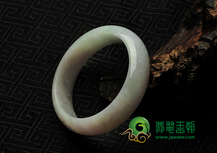 糯冰种春带彩缅甸翡翠手镯（56.5mm）
