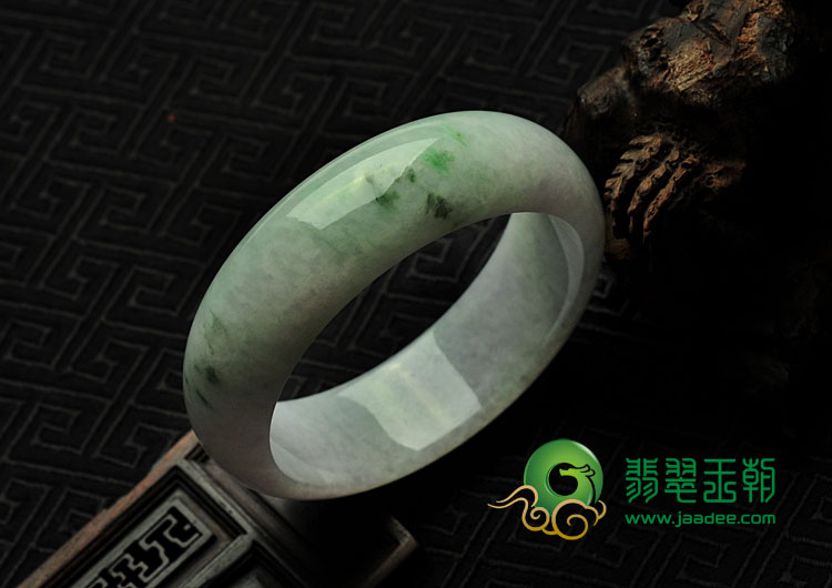 糯冰种春带彩缅甸翡翠手镯（57.6mm）