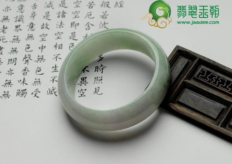 糯冰种春带彩缅甸翡翠手镯（57.6mm）
