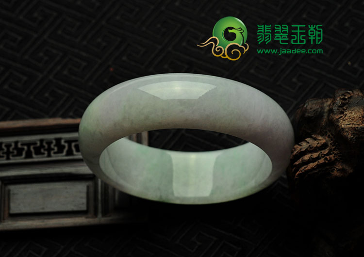 糯冰种春带彩缅甸翡翠手镯（57.6mm）