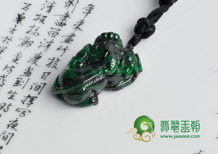细糯种癣加绿缅甸翡翠貔貅挂件