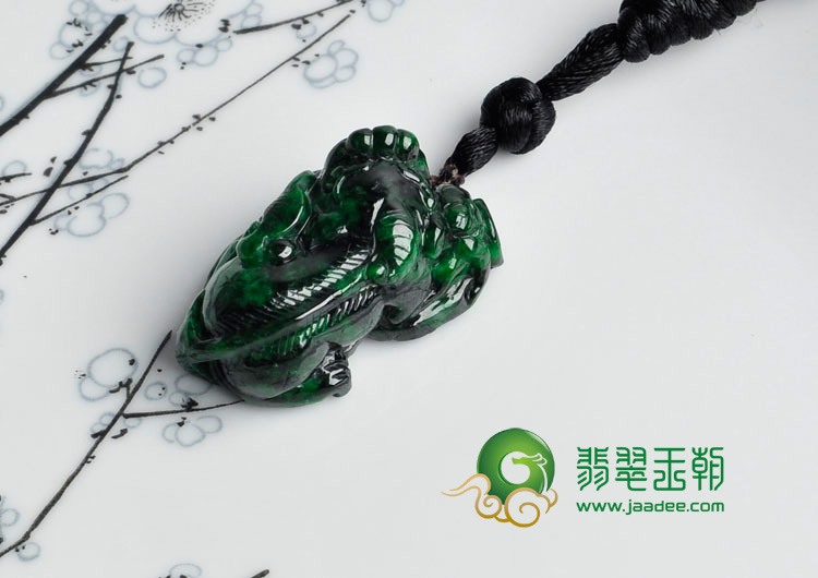 细糯种癣加绿缅甸翡翠貔貅挂件