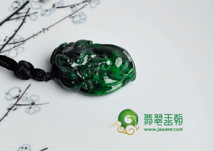 细糯种癣加绿缅甸翡翠貔貅挂件