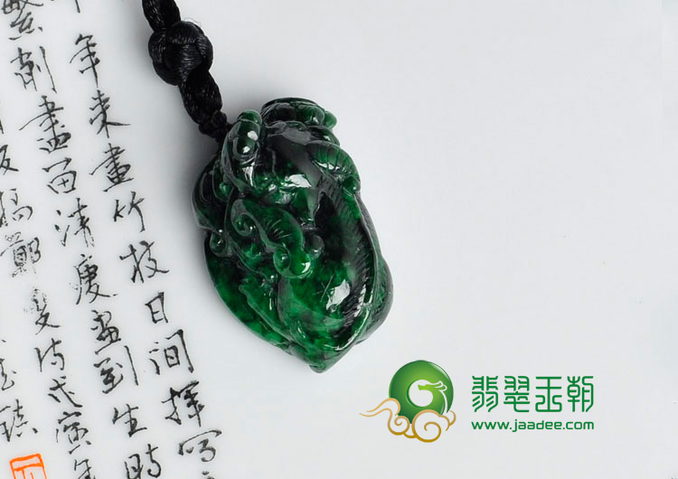 细糯种癣加绿缅甸翡翠貔貅挂件
