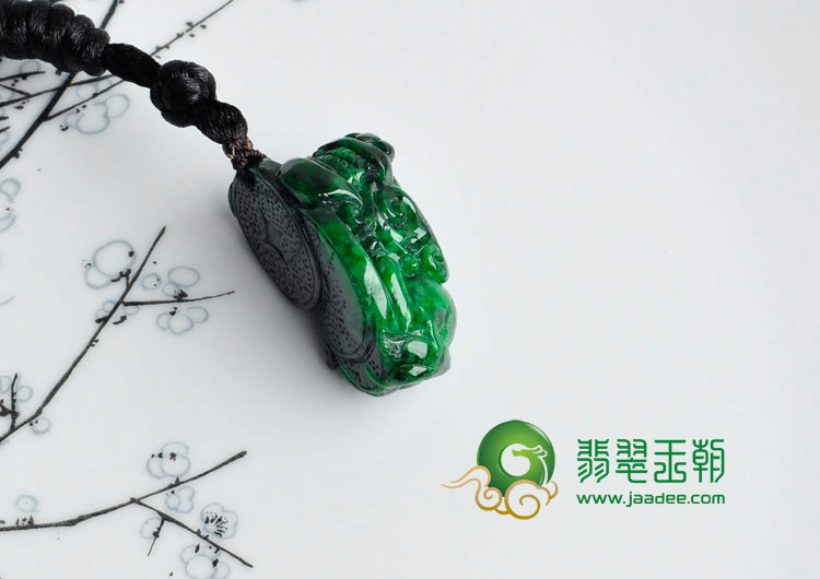 细糯种癣加绿缅甸翡翠貔貅挂件