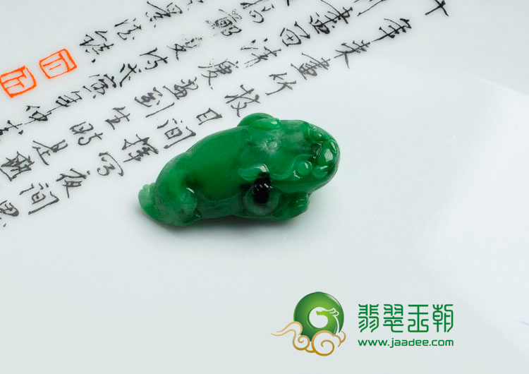糯冰种满绿缅甸翡翠貔貅挂件