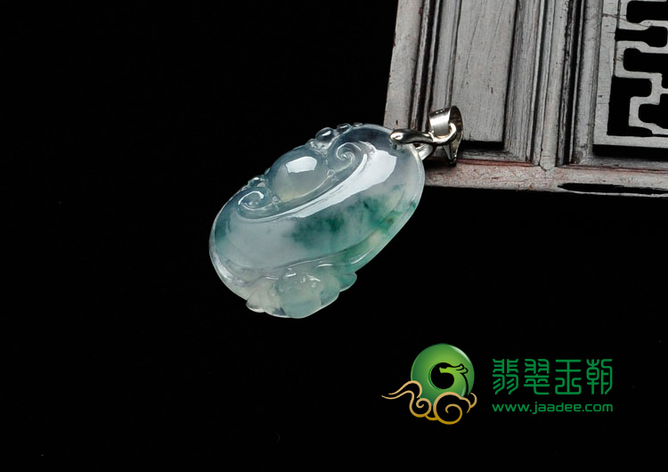 冰种飘花缅甸翡翠如意挂件