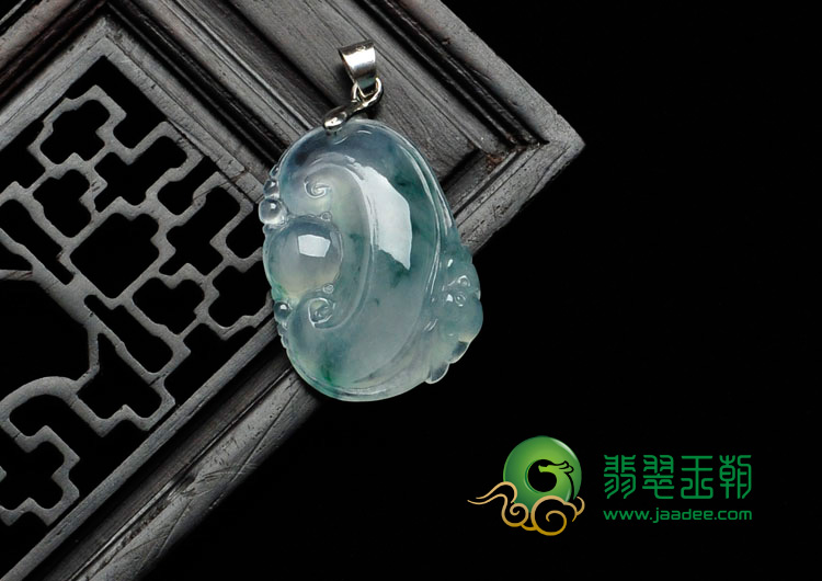 冰种飘花缅甸翡翠如意挂件