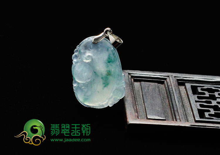 冰种飘花缅甸翡翠如意挂件
