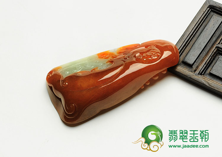 糯冰种红翡缅甸翡翠鱼龙变挂件
