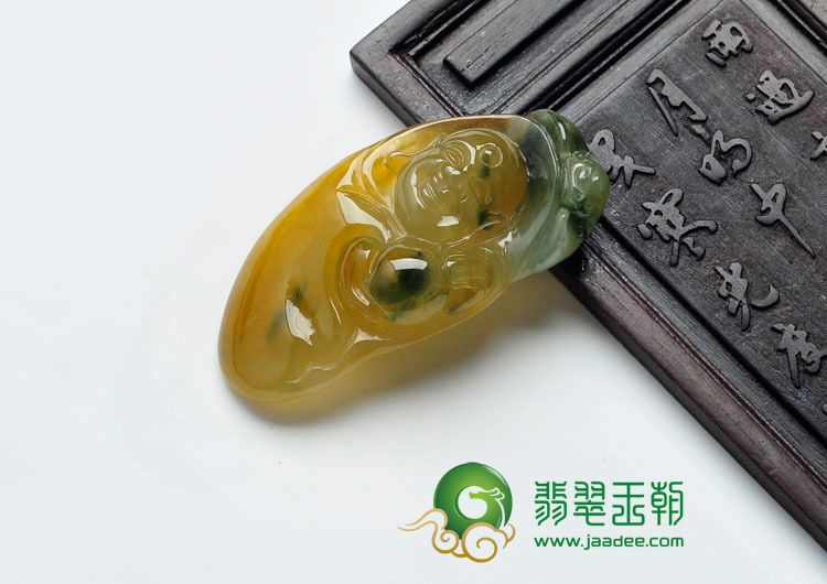冰种黄翡飘花缅甸翡翠“笑佛送宝”挂件
