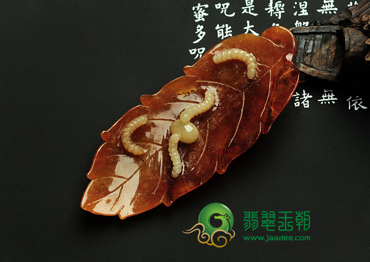糯冰种红黄翡缅甸翡翠一叶春蚕挂件