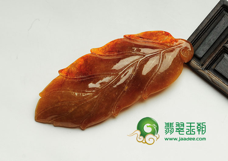 糯冰种红黄翡缅甸翡翠一叶春蚕挂件