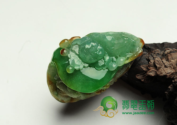 糯冰种三彩缅甸翡翠猫蝶富贵挂件
