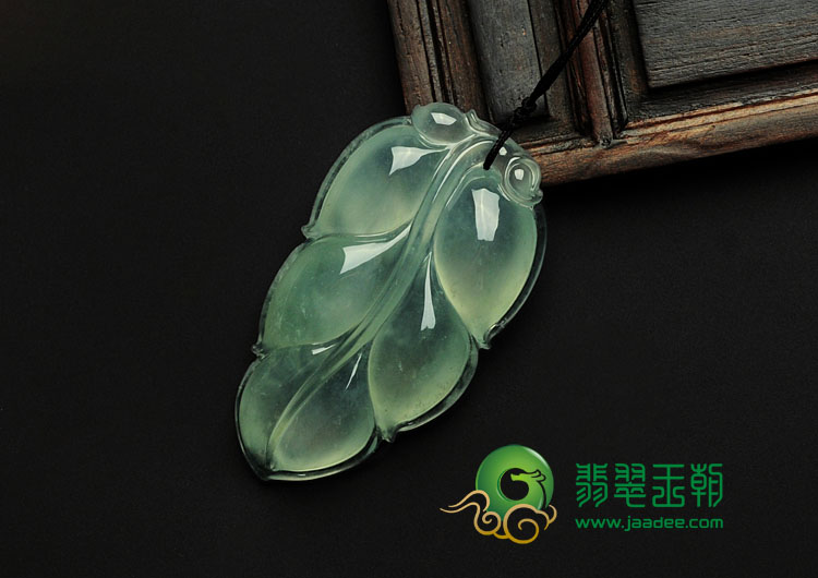 冰种淡晴水缅甸翡翠叶子挂件