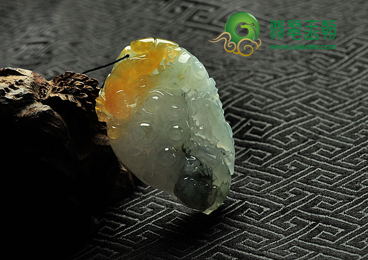 糯冰种黄翡飘花缅甸翡翠年年有余挂件