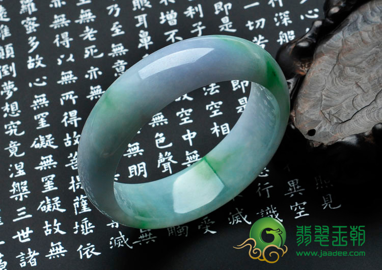 糯冰种春带彩缅甸翡翠手镯（57.3）