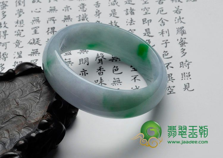 糯冰种春带彩缅甸翡翠手镯（57.3）