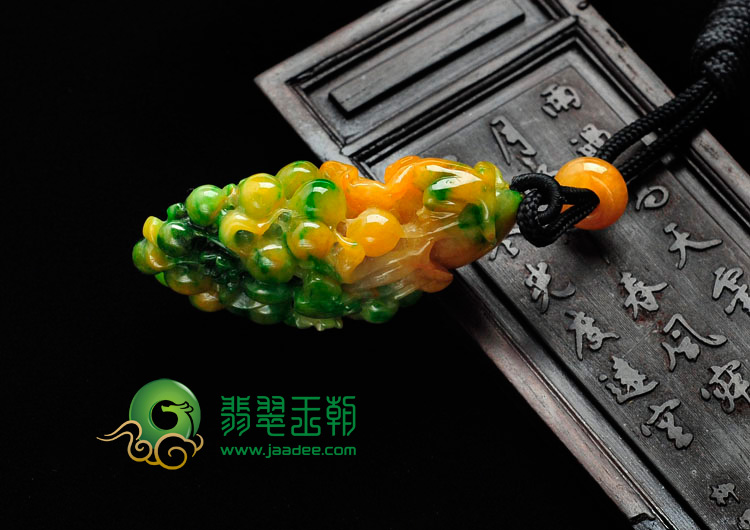 糯冰种黄加绿缅甸翡翠多子多福挂件