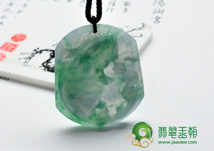 冰种飘花缅甸翡翠鱼龙变挂件
