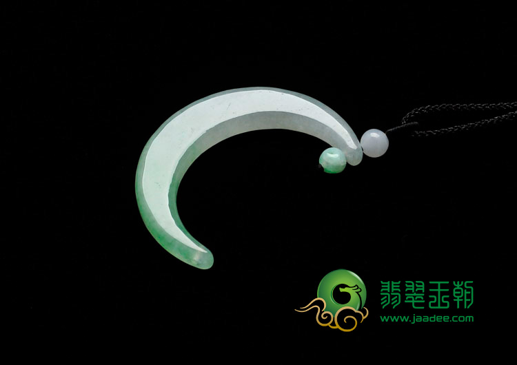 冰种翠色缅甸翡翠“新月如钩”挂件（一对）
