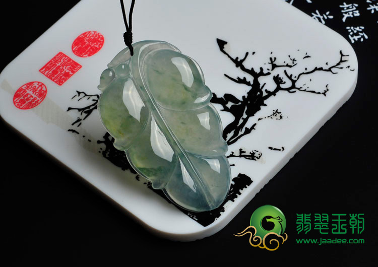 冰种淡黄翡飘花缅甸翡翠叶子挂件