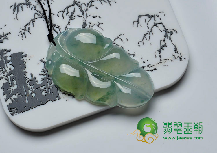 冰种淡黄翡飘花缅甸翡翠叶子挂件