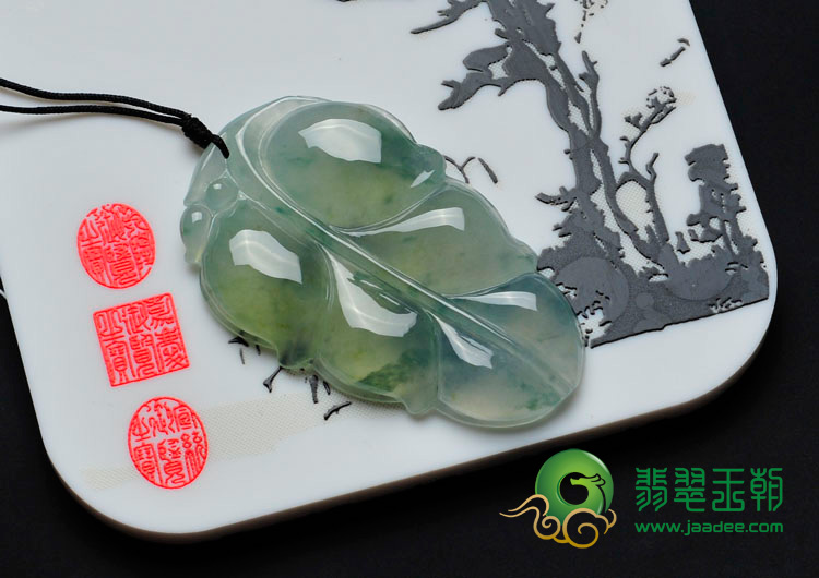 冰种淡黄翡飘花缅甸翡翠叶子挂件