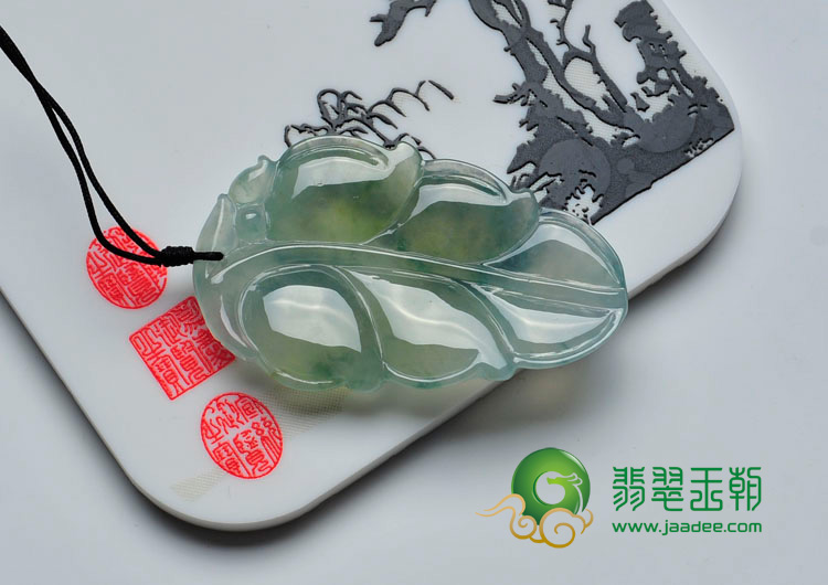 冰种淡黄翡飘花缅甸翡翠叶子挂件