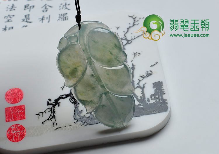 冰种淡黄翡飘花缅甸翡翠叶子挂件