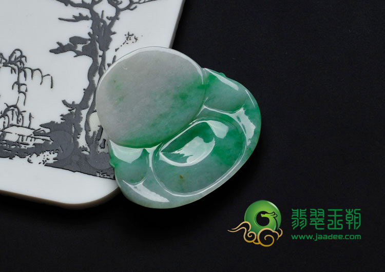 糯冰种豆色缅甸翡翠玉佛挂件