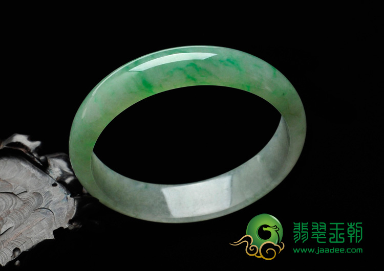 冰种飘翠缅甸翡翠手镯（55.6mm）