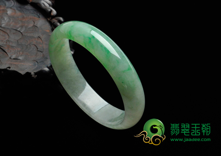 冰种飘翠缅甸翡翠手镯（55.6mm）