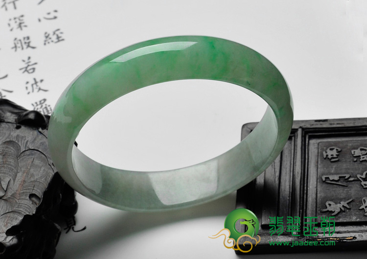 冰种飘翠缅甸翡翠手镯（55.6mm）