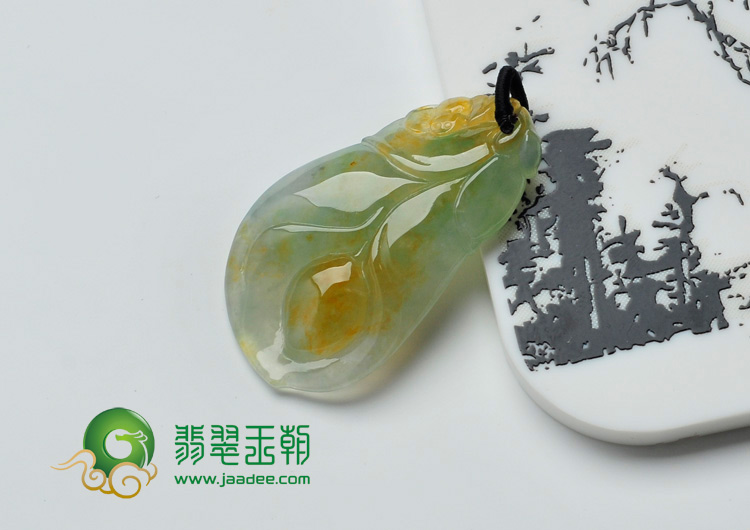 冰种黄加绿缅甸翡翠玉兰花挂件