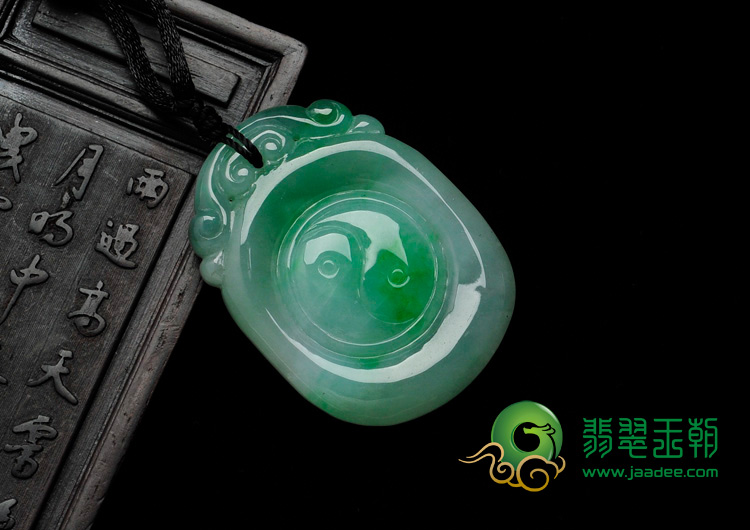 糯冰种飘翠缅甸翡翠八卦挂件