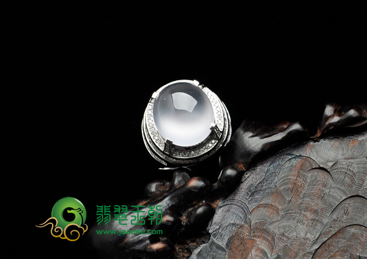 玻璃种缅甸翡翠莹光镶白金男戒（真钻）