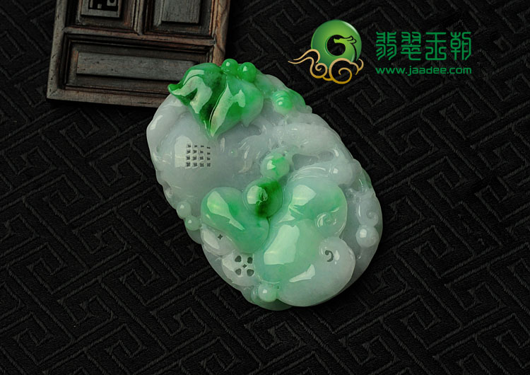 糯冰种飘翠缅甸翡翠龙行如意挂件