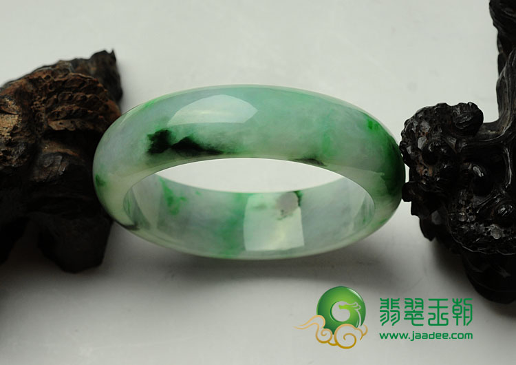 糯冰种春带彩缅甸翡翠手镯（58.4mm）