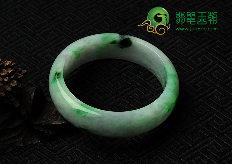 糯冰种春带彩缅甸翡翠手镯（58.4mm）