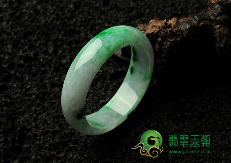 糯冰种春带彩缅甸翡翠手镯（58.4mm）