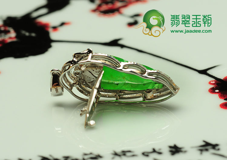冰种阳绿满绿缅甸翡翠镶白金“金枝玉叶”胸坠