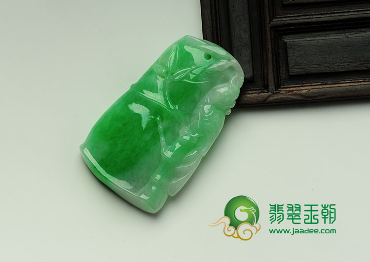 糯冰种翠色缅甸翡翠竹报平安挂件
