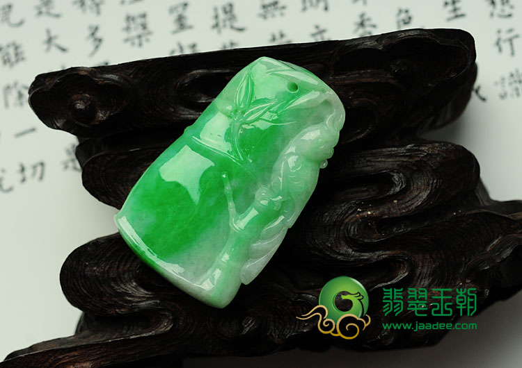 糯冰种翠色缅甸翡翠竹报平安挂件