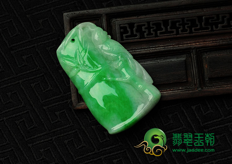 糯冰种翠色缅甸翡翠竹报平安挂件