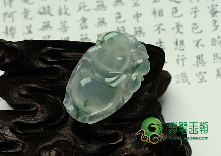 冰玻种飘花缅甸翡翠逍遥佛挂件