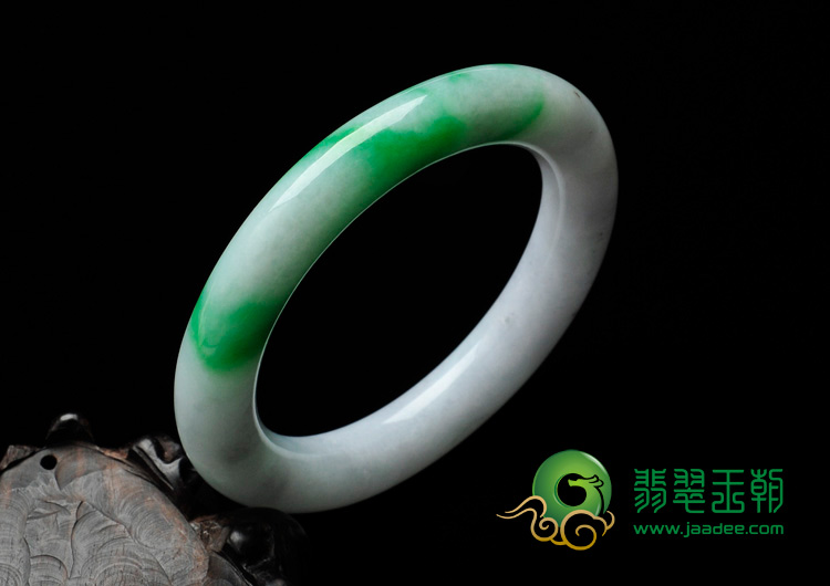 细糯种飘阳绿缅甸翡翠圆条手镯（55.3mm）