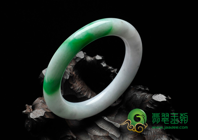 细糯种飘阳绿缅甸翡翠圆条手镯（55.3mm）